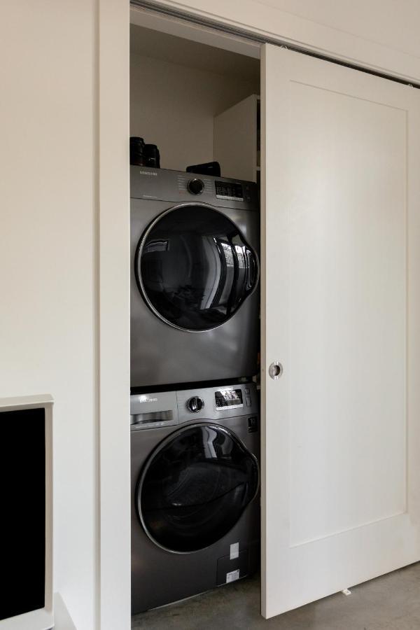 וונקובר Welcome To Kinn Apartment - Lovely One Bedroom מראה חיצוני תמונה